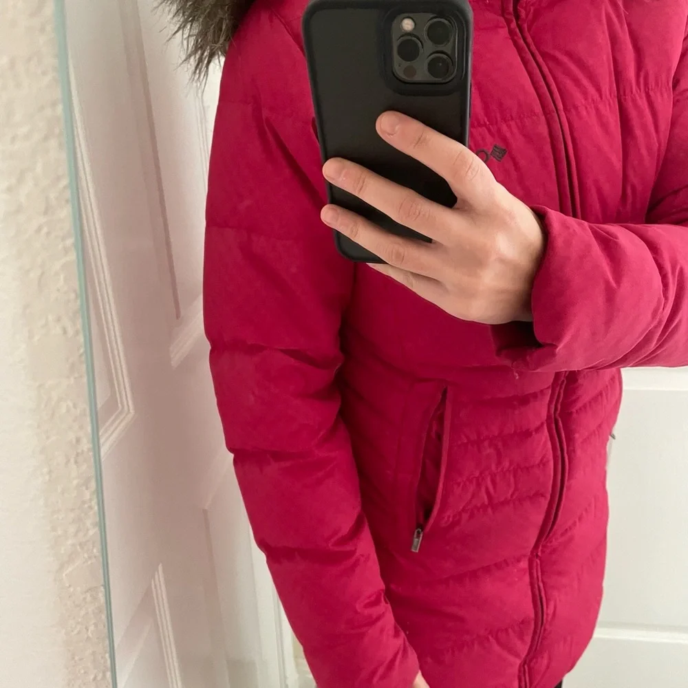 ❤️Raspberry colored Columbia winter coat! Super warm and amazing condition❤️ - Picture 3 of 3